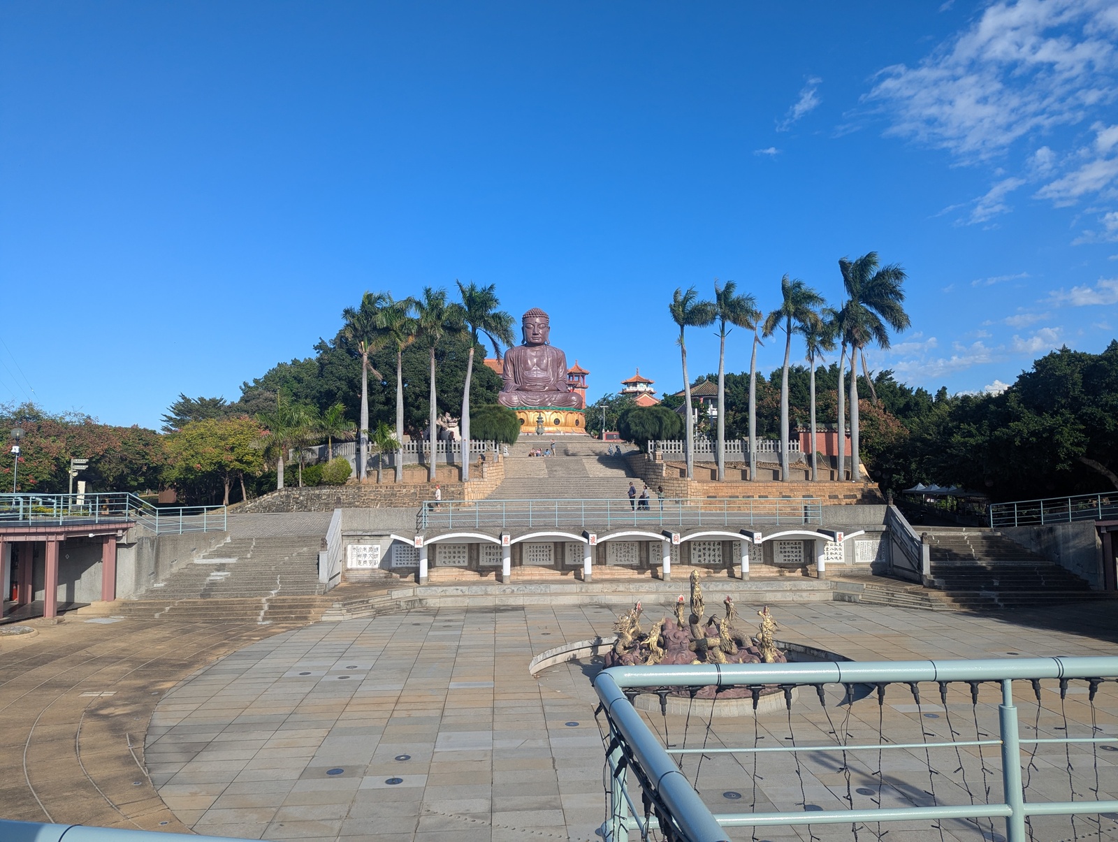 Baguashan near Changhua has a magnificent Buddha statue at the peak